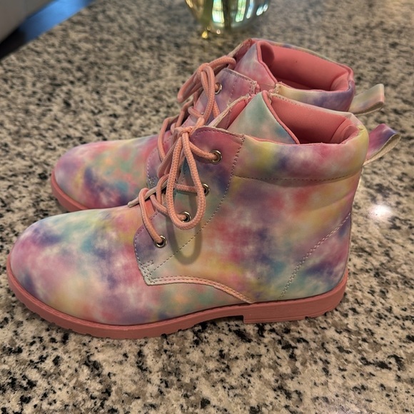 FABKIDS NWOT Tie Dye Combat Boot Girls Colorful Pink Lace-Up Side Zip Size US 5 - Picture 4 of 10